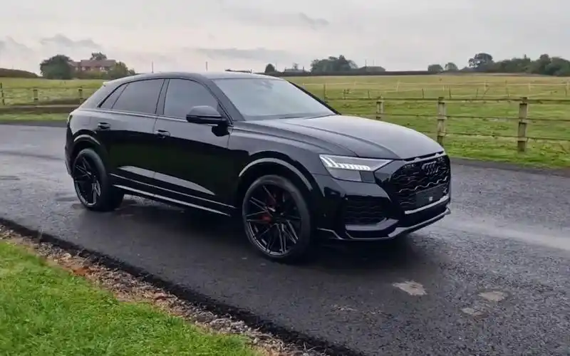 奥迪rsq8,华丽奢华的黑武士,气场十足