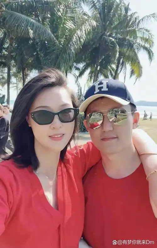 这美女出身不凡,其父领航上市企业,而她携手的那位