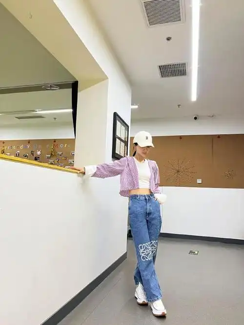 杨紫穿搭风格又进步了新造型时尚潮流有活力减龄显瘦有技巧