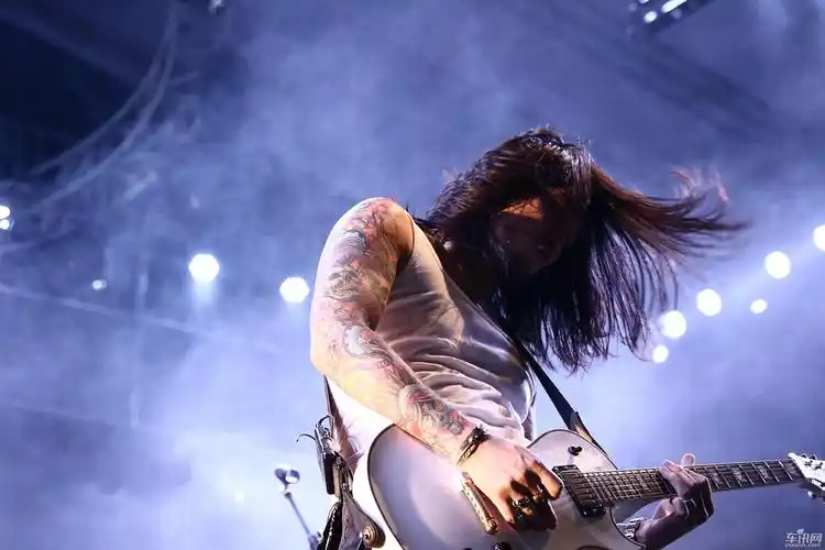 左右乐队娄鑫磊摇滚风格壁纸1809