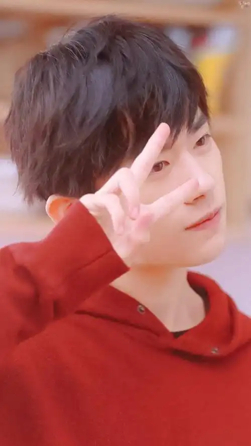 5月18日 19:07   关注  是我比较幸运的 独一无二的你 易烊千玺壁纸