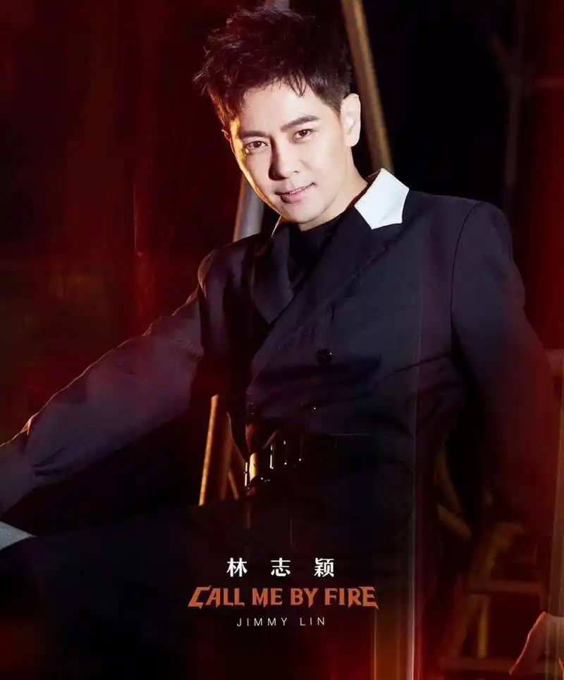 就是变样了有一种高仿林志颖的蜡像感觉.