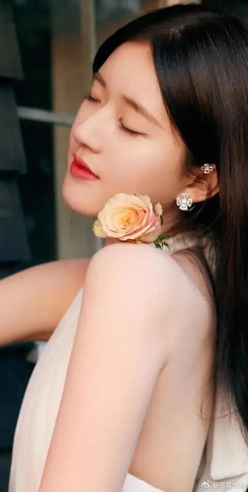 赵露思温柔纱裙少女森系写真壁纸