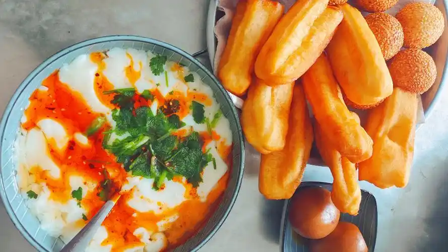 早餐～豆腐脑油条 炸麻团～幸福感都是碳水给的哈哈哈哈哈