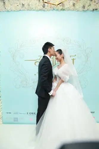 "安小主"陶昕然何建泽大婚拥吻泪崩