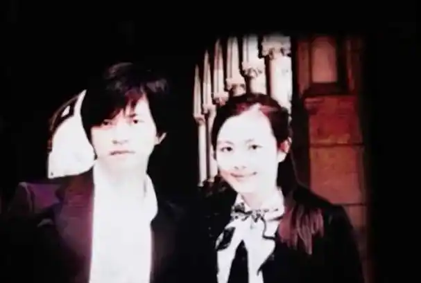 2005年,李健的父亲被确诊得了癌症,他拿出手头的几万块钱全力救治父亲