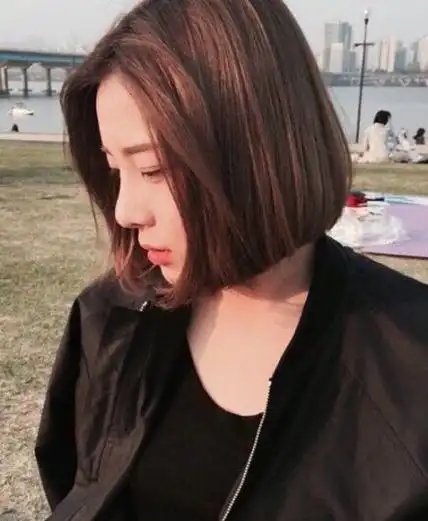 动感元素的短发发型设计拥有着别样风范的女生短头发造型