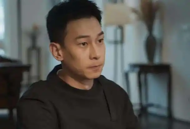 在电视剧《城中之城》中,一个备受观众关注的配角引发了热议,这个角色