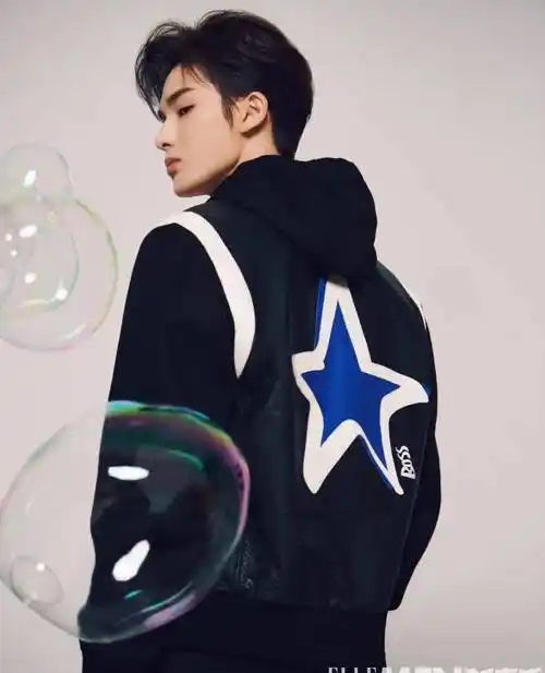 原创朱正廷杂志春季封面大片演绎各种时尚造型尽显阳光与帅气