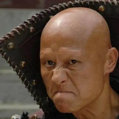 长着一张反派脸,被称为演艺圈"头号坏蛋",还曾因长相吓退路人