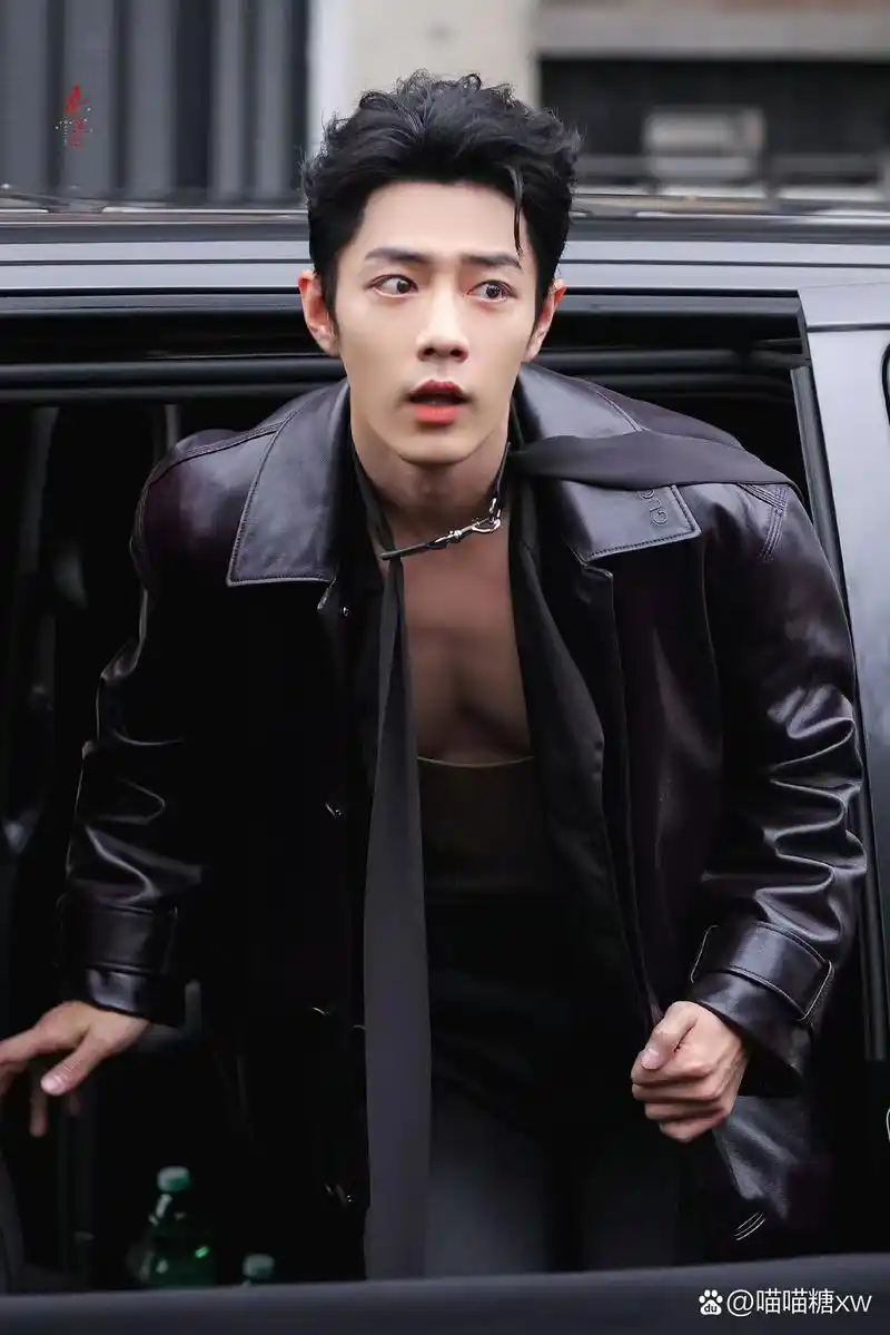 肖战米兰时装周# 啥也不说了,,,奶一个明年时装周腹肌福利[色][色]