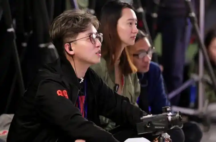 原创《奔跑吧》导演姚译添被质疑节目中爱怼明星,把自己推向争议风口