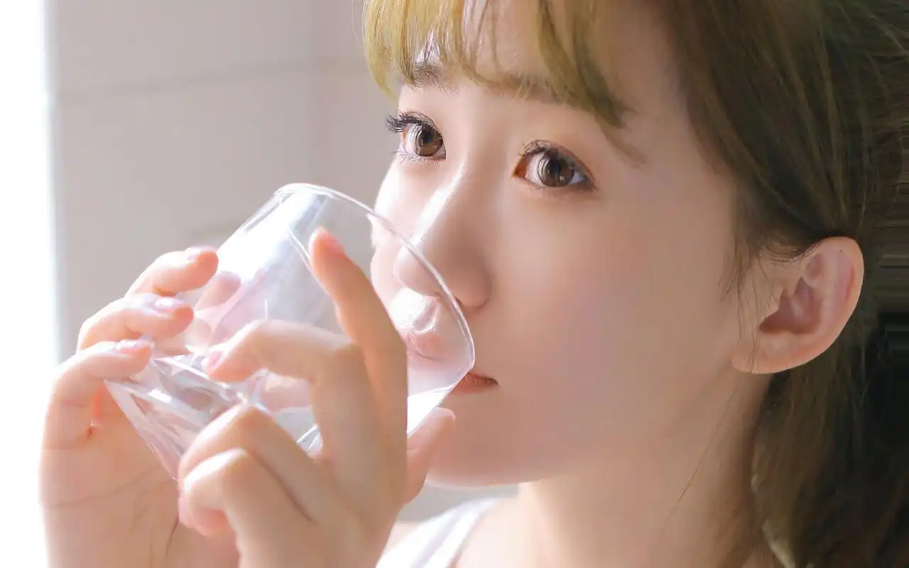 白皙性感美女私房高清唯美写真图片壁纸