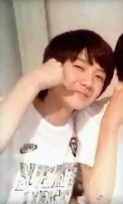 来看看出道前的吴世勋吧