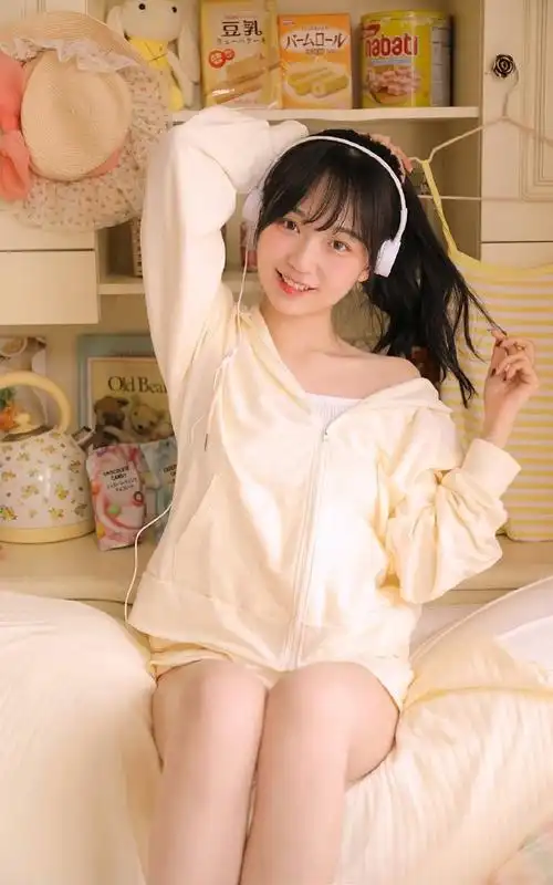 清纯美女肌肤白皙粉嫩撩人写真图片[13/16]_美女写真_美桌网