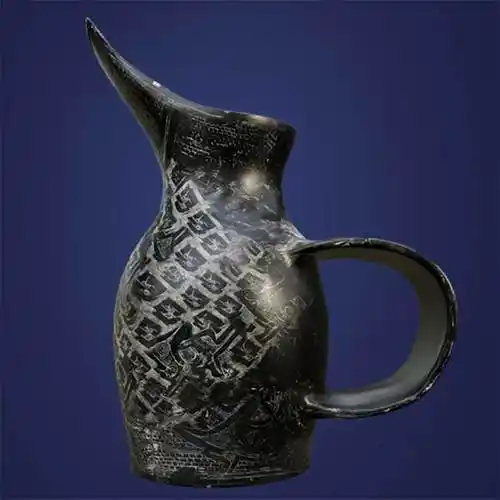 新石器时代良渚文化黑皮陶鸟纹宽把杯