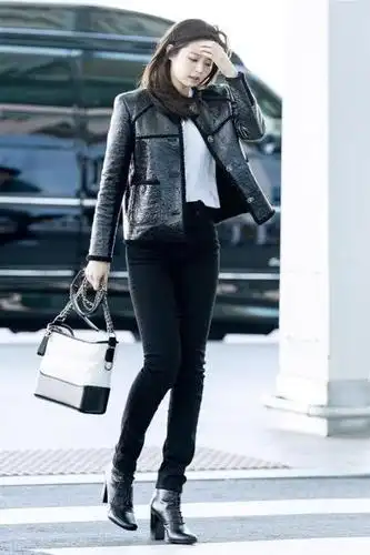 韩国女星纷纷前往米兰,机场造型谁最好看?lisa,iu穿得好冷