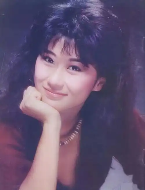 拒绝港商开价1.5亿包养,为何结婚后隐退,叶倩文的故事比歌声更精彩