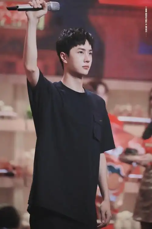 200607 天天向上彩排 @uniq-王一博 676777头发劈叉の奶盖,冲鸭