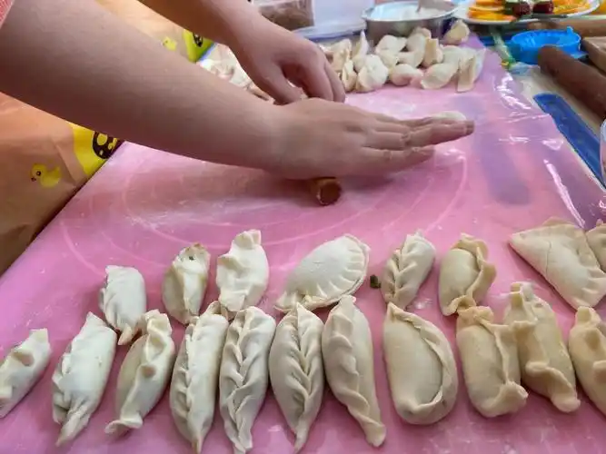 乌拉特前旗第二小学迎新年"学妈妈手艺,品幸福滋味"包饺子比赛活动