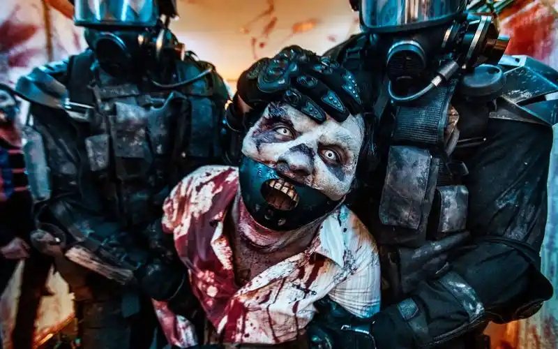 影视;超级恐怖丧尸电影,人类发现丧尸可以作为燃料,用来对抗博士变态