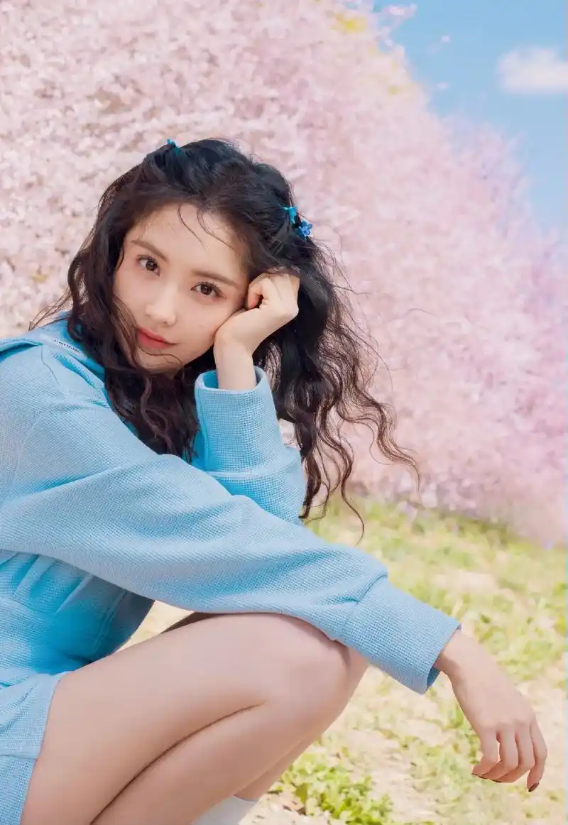 王艺瑾写真#手机壁纸#电脑壁纸#王艺瑾 王艺瑾:"瘦了流年, - 抖音