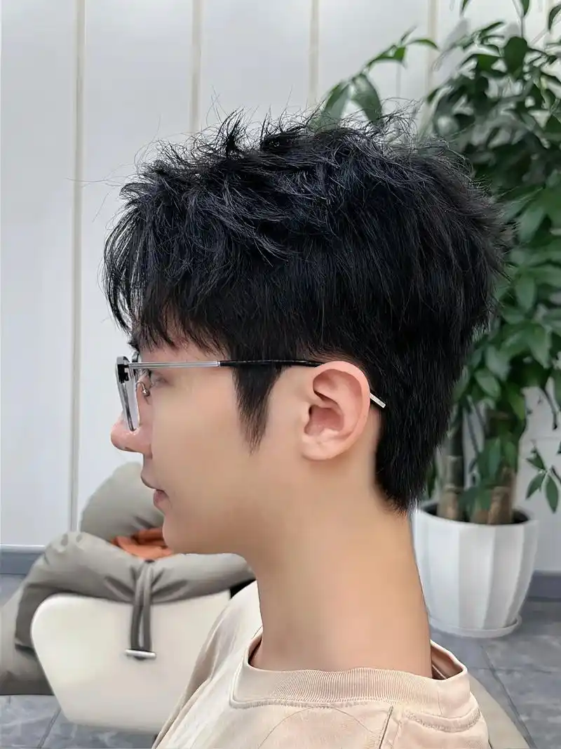 男士三七.男人必看  三七分的气场 #发型通过剪发的方式加强 - 抖音