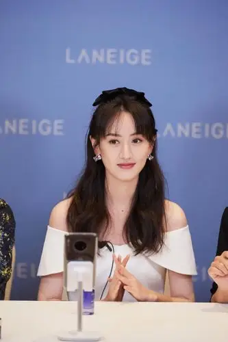 离开滤镜后袁冰妍颜值彻底垮了脸颊凹陷老态十足看着真显老