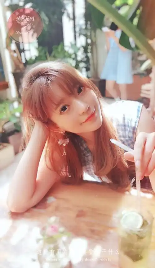 yurisa的写真和cos图片受到了广大绅士的喜爱,那么新