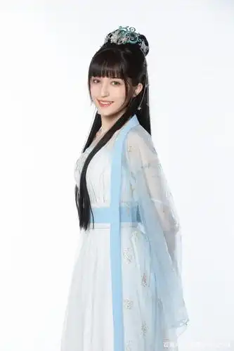 演员古丽米热古风写真曝光 眉眼盈盈秀色可餐