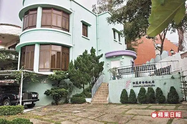 想知道: 香港特别行政区 赤柱附近哪有邓丽君故居