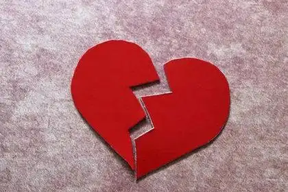 不如转身放弃,所有的不舍,不过是你还有期盼,心碎了,绝望了,你就死心