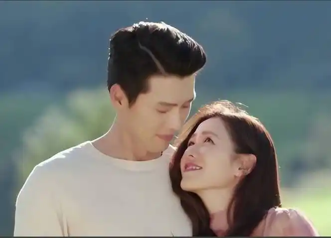 玄彬孙艺珍甜蜜日本约会,眼神如电影画面!