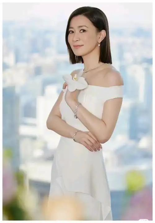 佘诗曼这次晒照,或许只是她日常生活中的一小步,但却展现出了她勇于