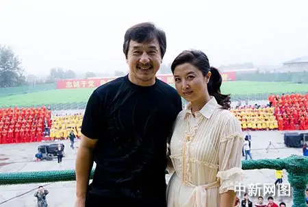 成龙刘媛媛将在国庆联欢晚会演唱《国家》