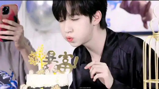 可惜我的18岁生日貌似是很平凡的一天,平凡到我已经记不得了.