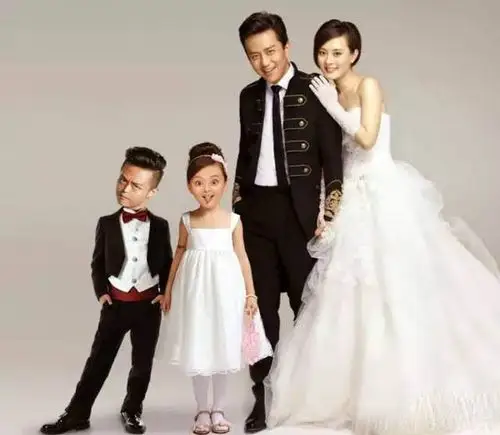 邓超孙俪晒全家福 一家四口其乐融融