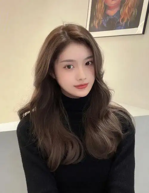 奶茶棕犹如奶茶一样白色偏棕或者偏褐色是一种低调又温柔的颜色