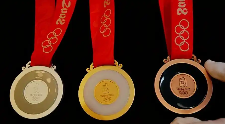 北京奥运会金牌"金镶玉"惊艳世界