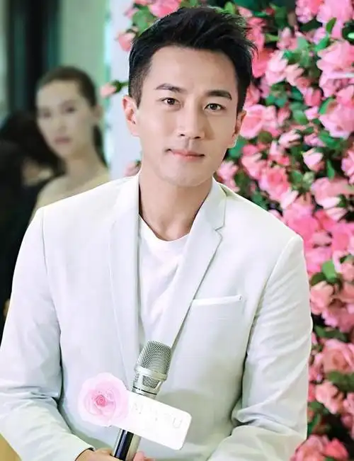 刘恺威真会装扮私服虽简约但帅气有个性学他根本不担心回头率