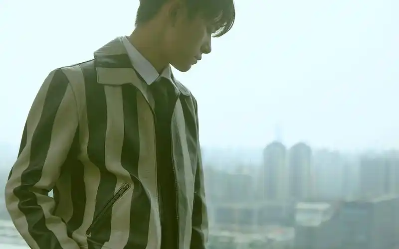 易烊千玺雅致帅气桌面壁纸第4张