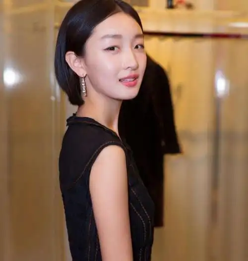 周冬雨体重只有70斤!看到她吃面的"方式",00后:活该我胖