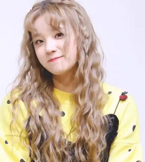 "叫宋雨琦的黑长直,本以为会很幼稚,没想到a翻全场_时尚_羊毛_蔡徐坤