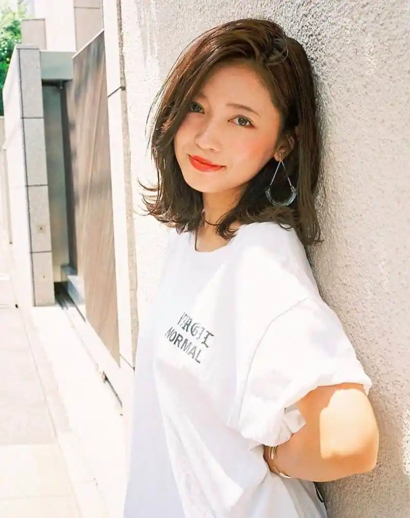 才到40岁就跑出大妈味这3种发型记得要避开显老又土气