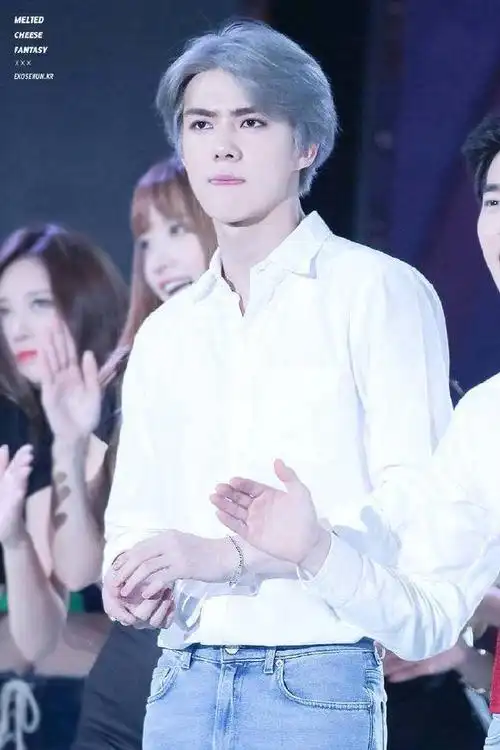 吴世勋银发时期真是太令人惊艳了_新浪看点