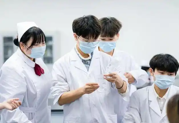 有人工资不足2000元医学生规培待遇之惑我是医生还是学生