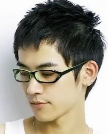 从这里就可以看得出来男生注重发型甚至于比女生更甚,而男士短碎发