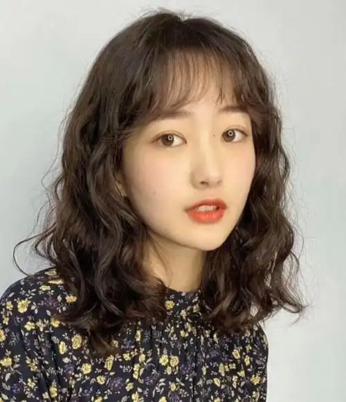 2021羊毛卷短发齐肩,可爱造型就选短发吧_发型造型_宝妈时尚生活网