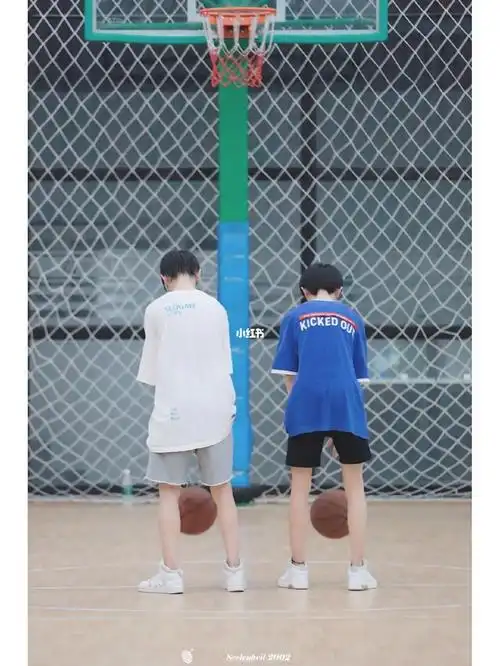 个认真教丁鑫鑫,还有一个撒娇让人教的猫捡球#祺鑫  #丁程鑫  #马嘉祺