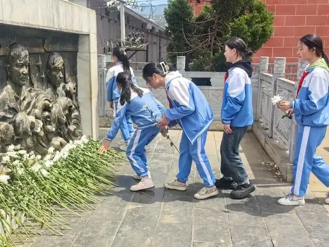 网络中国节清明赫章县各地开展铸魂2024清明祭英烈活动